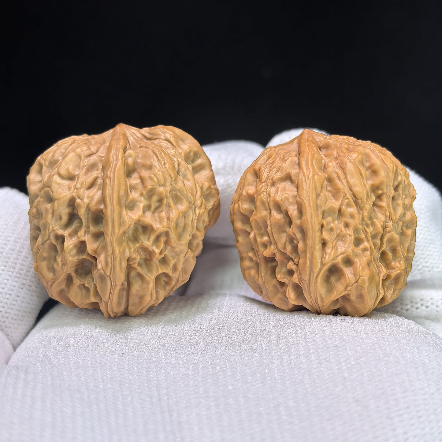 "Rain Flower Pebble" Yuhuashi YHS-1105 Pocket-Sized Wenwan Walnuts Pair | 32.0mm x 32.0mm | YHS-1105