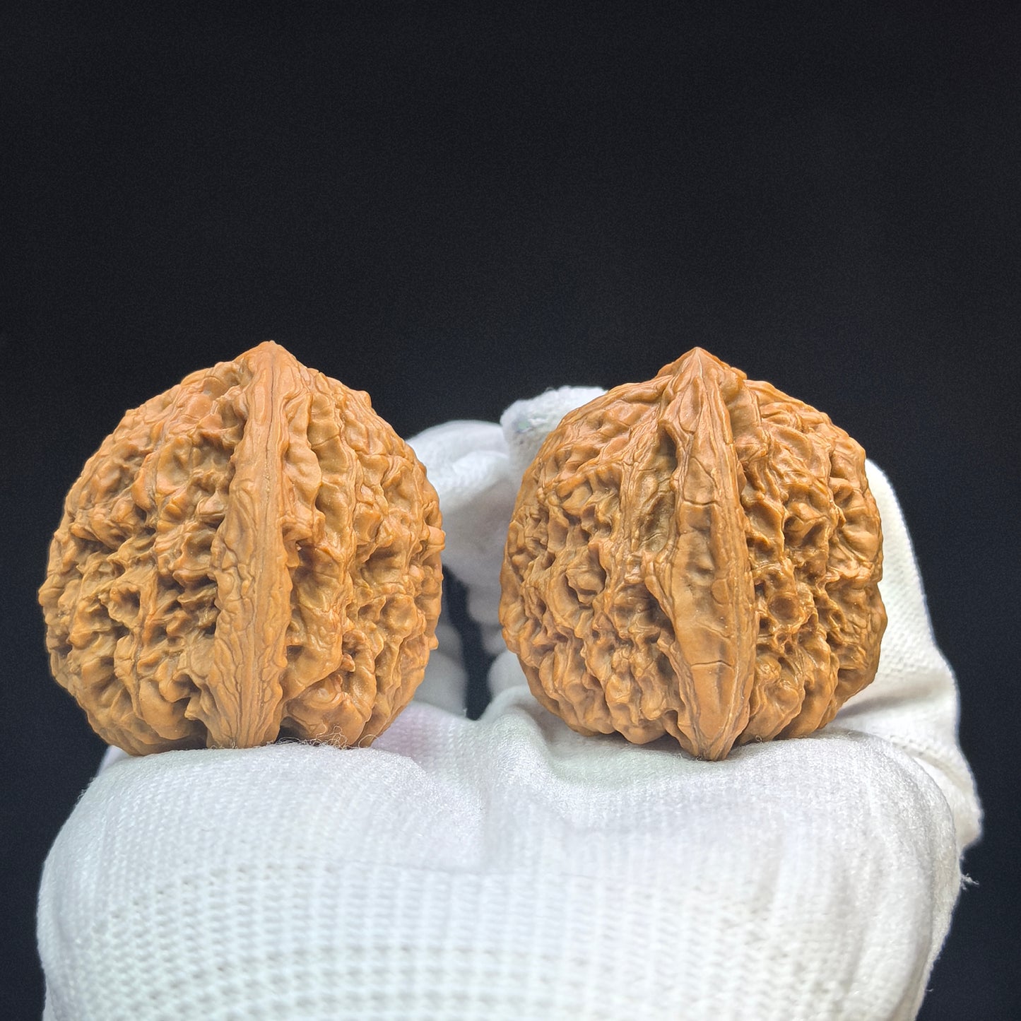 "Tri-Rib Nanjiangshi" Three-Sided Nanjiangshi Wenwan Walnuts (Pair) | 41.0mm x 40.0mm | Stock ID: NJS-1505C