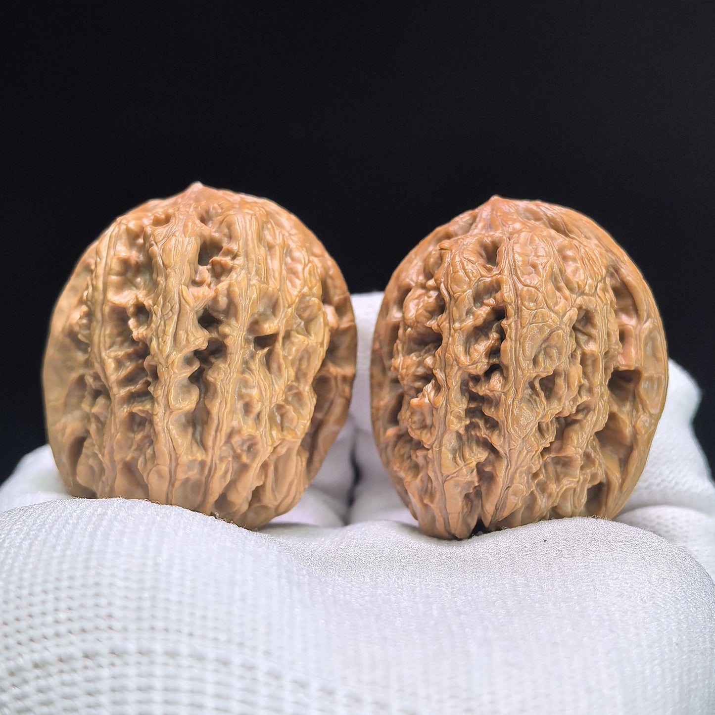 "North China General Shoulder" Huabei Jiangjunbang Wenwan Walnuts (Pair) | 39.0mm x 40.0mm | Stock ID: HBJJB-1107