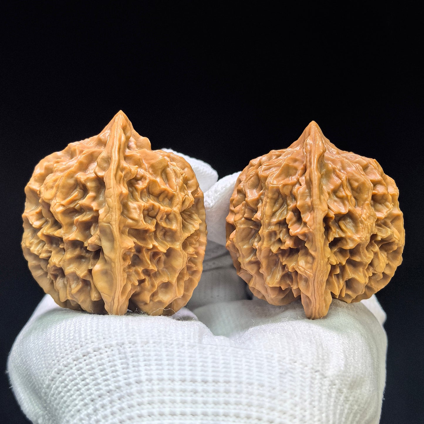 "Imperial Crown" Diwang DW-1602 Wenwan Walnuts Pair | 46.0mm x 43.0mm | DW-1602