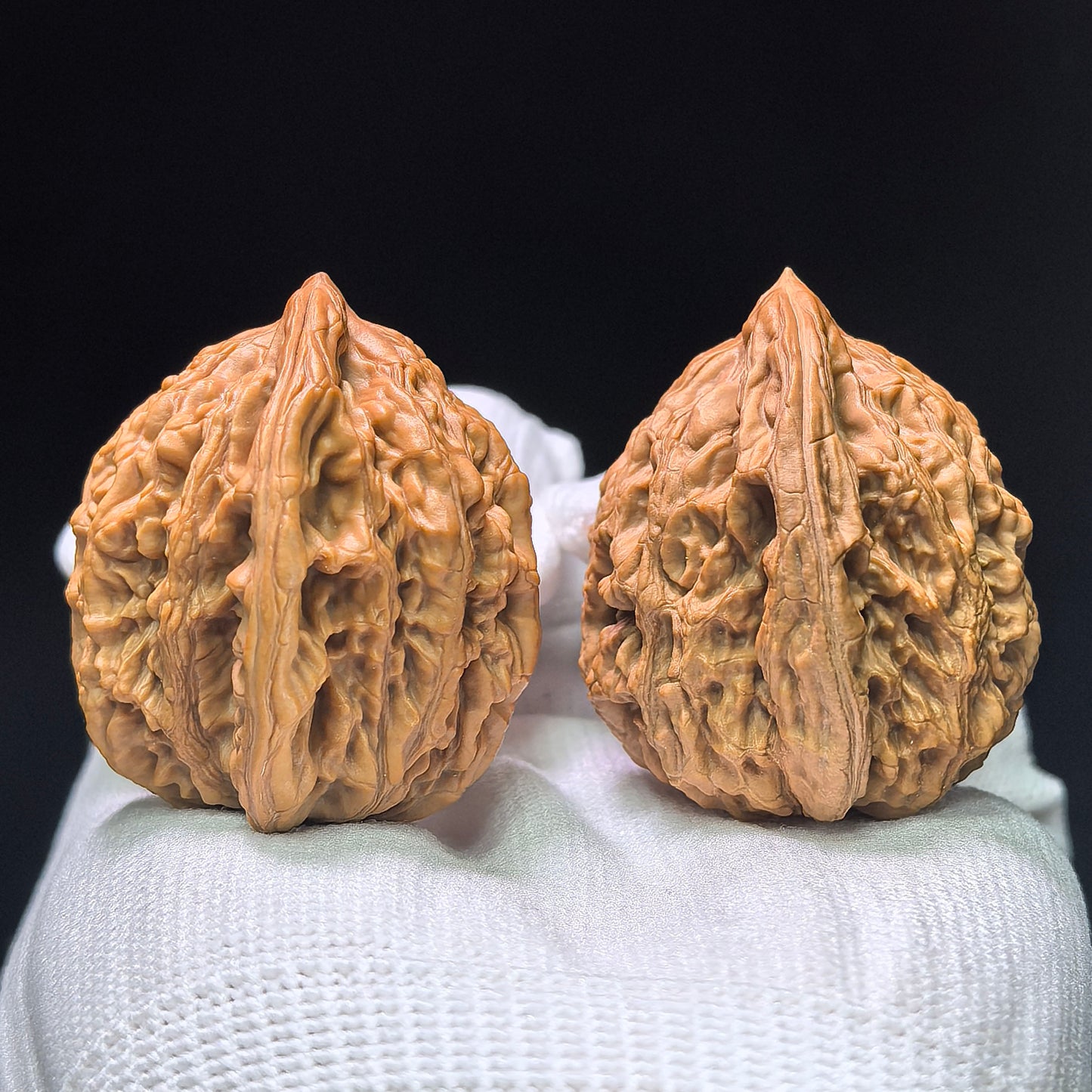 "Wheat Ear Tigerhead" Maisui Hutou MSHT-1402 Low-Profile Wenwan Walnuts Pair | 38.0mm x 36.0mm | MSHT-1402