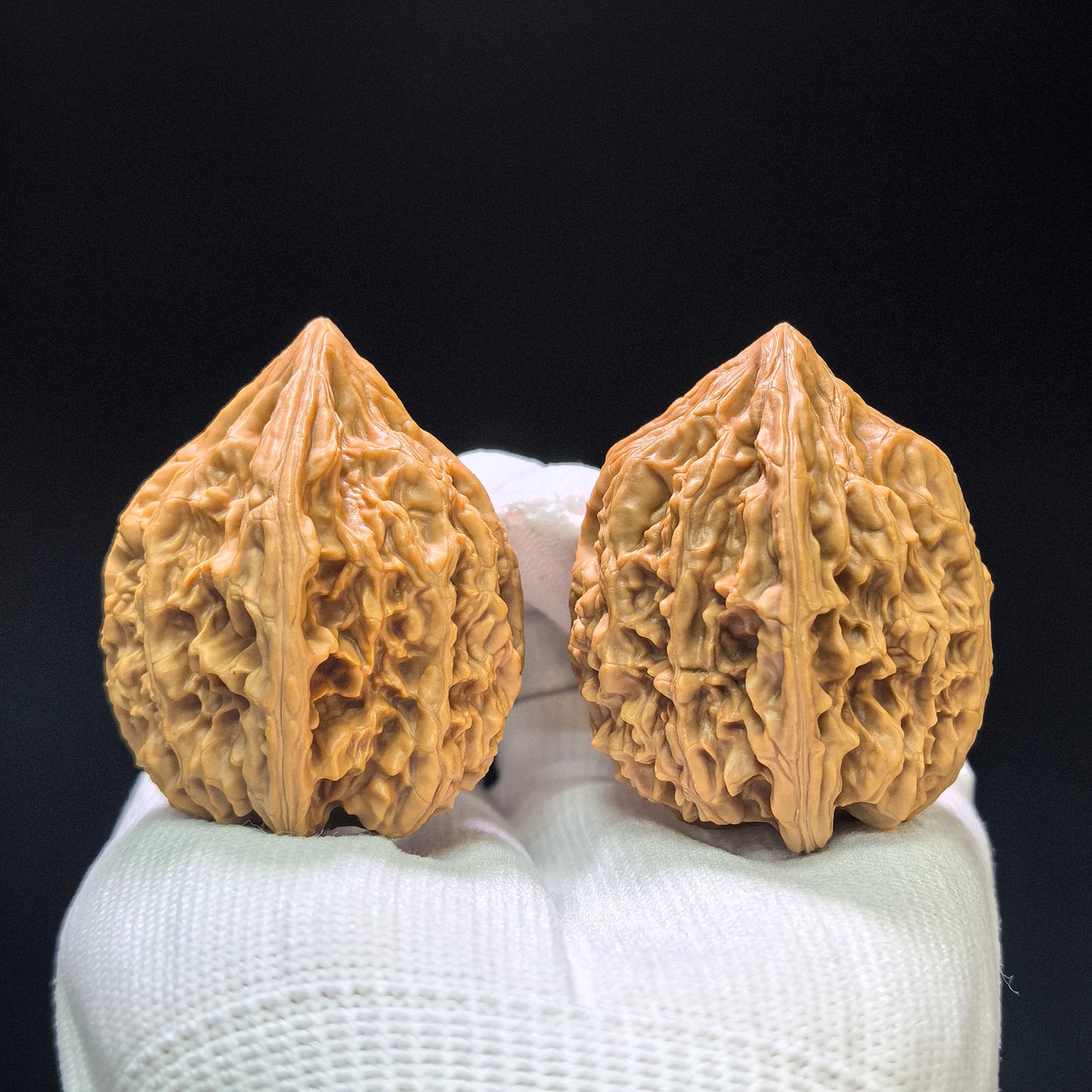 "Beijing Rooster Heart" Beijing Jixin Wenwan Walnuts (Pair) | 41.0mm x 40.0mm | Stock ID: BJJX-1108