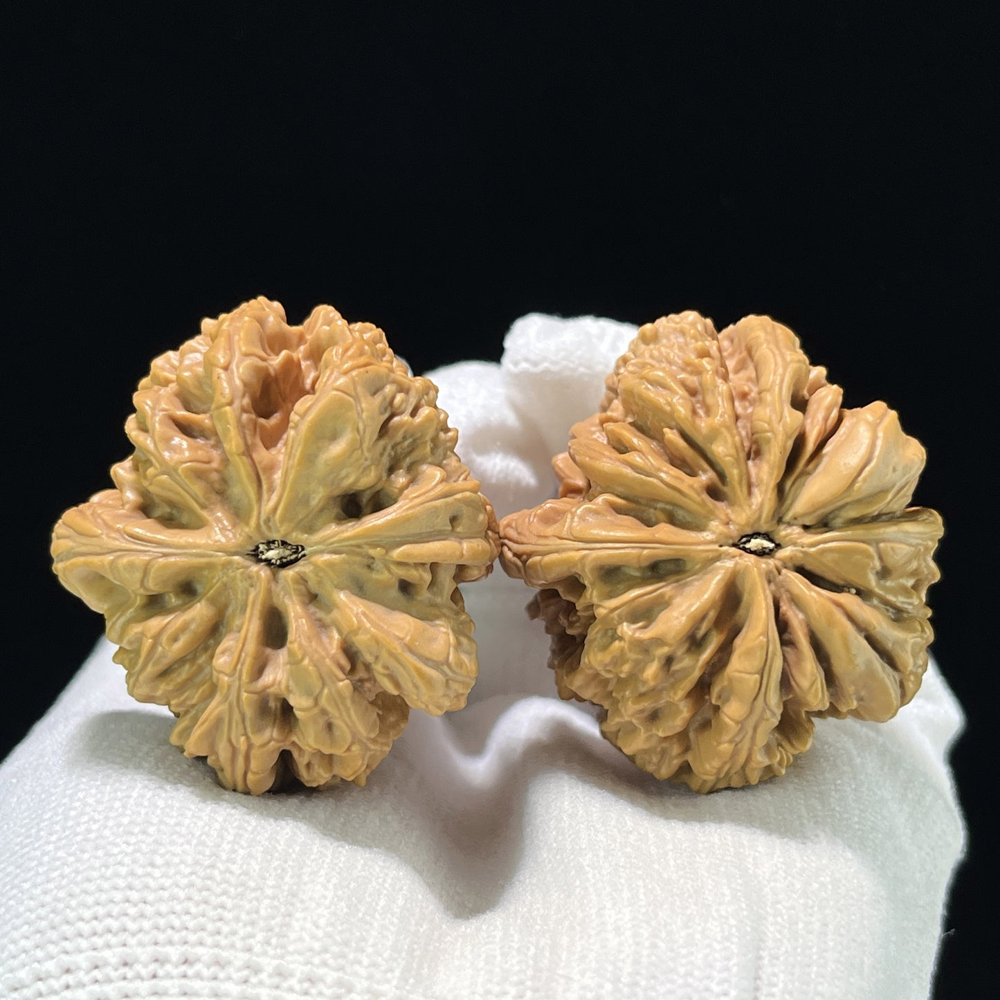 The "Blizzard" (Bao Xue) Deep-Bellied Hand-Stimulator Pair | 39.0mm x 41.0mm | BX-903