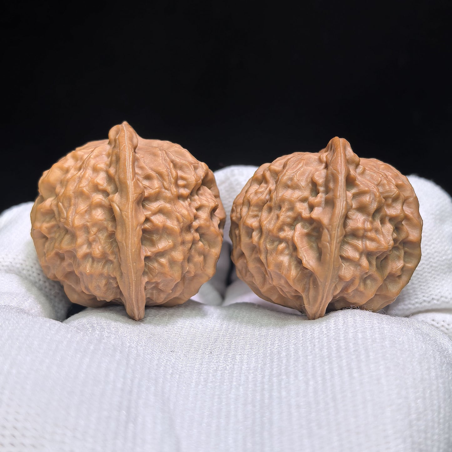 "Porcelain Doll" Ciwawa Wenwan Walnuts Pair | 39.0mm x 36.0mm | CWW-1502C