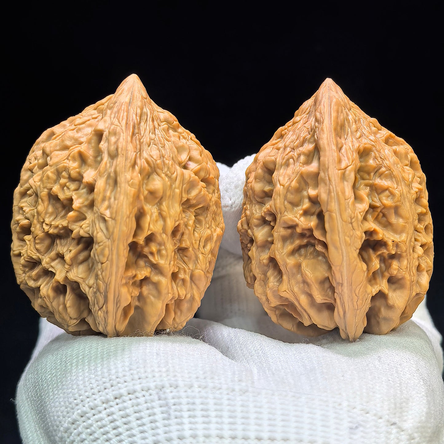 "Dagu Stone" Dagushi DGS-1602 Classic Wenwan Walnuts Pair | 40.0mm x 40.0mm | DGS-1602