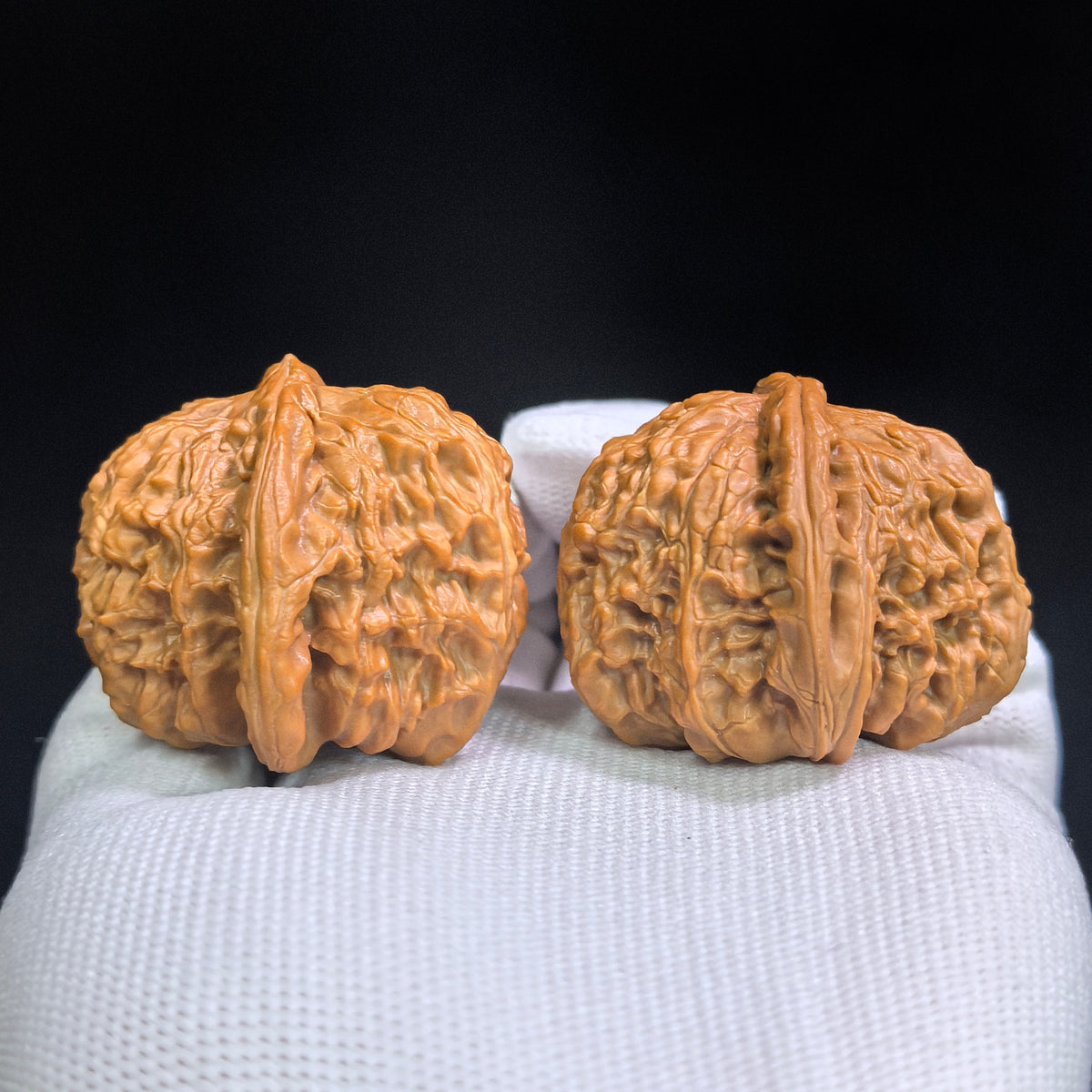 White Lion Wenwan Walnut Pair | Broad Round Profile | 40.0mm x 40.0mm | BSJ-SY1D0