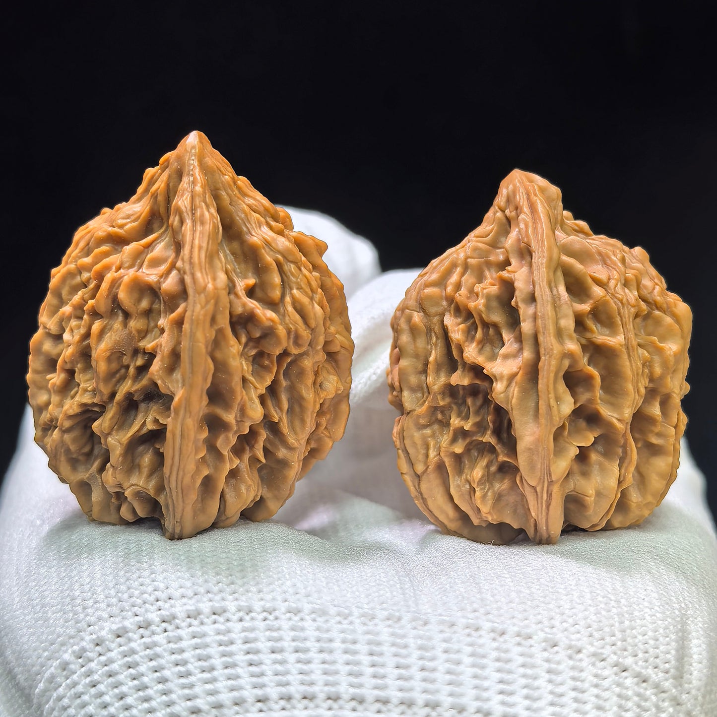 "Reaching Heaven Eight" Tongtianba TTB-1601 Classic Wenwan Walnuts Pair | 36.0mm x 35.0mm | TTB-1601