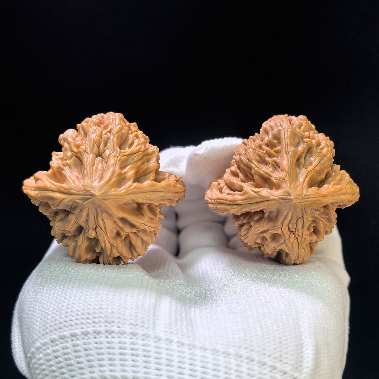"Beijing Chicken Heart" Beijing Jixin BJJX-1109 Wenwan Walnuts Pair | 42.0mm x 41.0mm | BJJX-1109