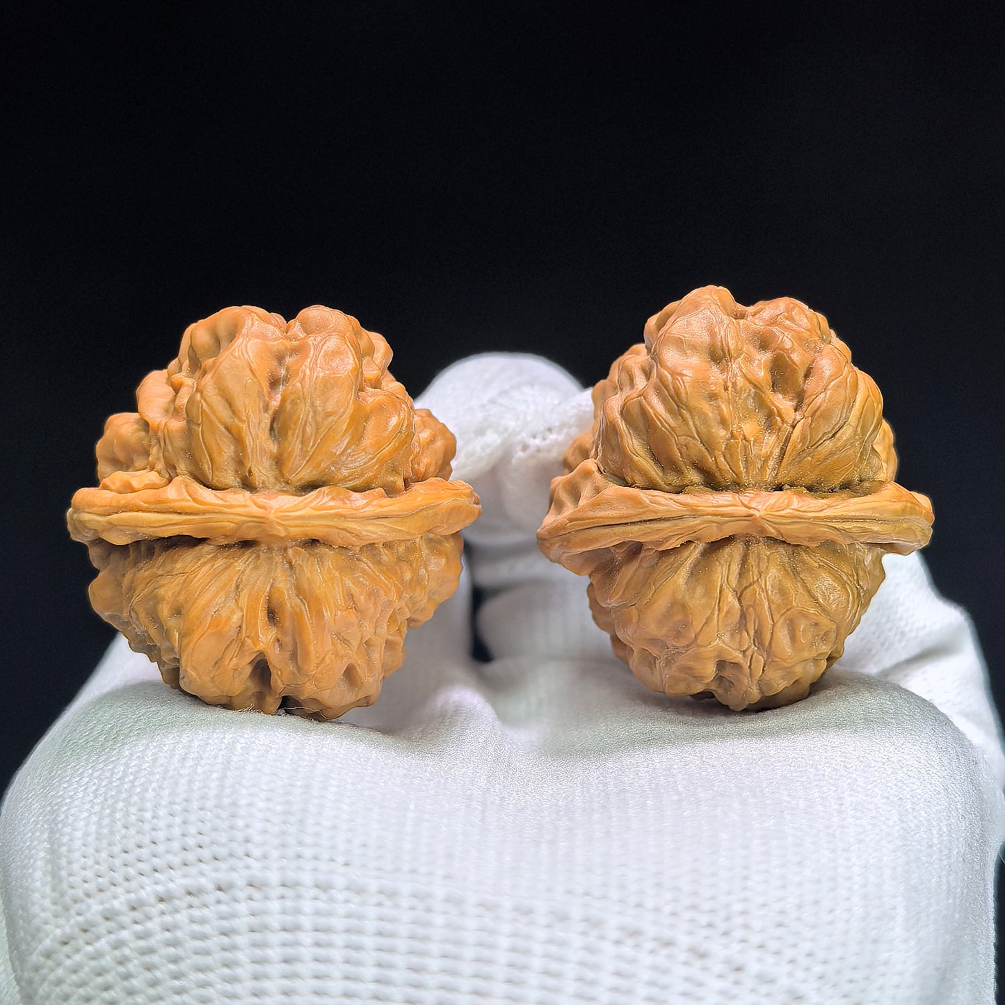 "Crystal Frog" Shuijingwa Wenwan Walnuts (Pair) | 36.0mm x 38.0mm | Stock ID: W-1401
