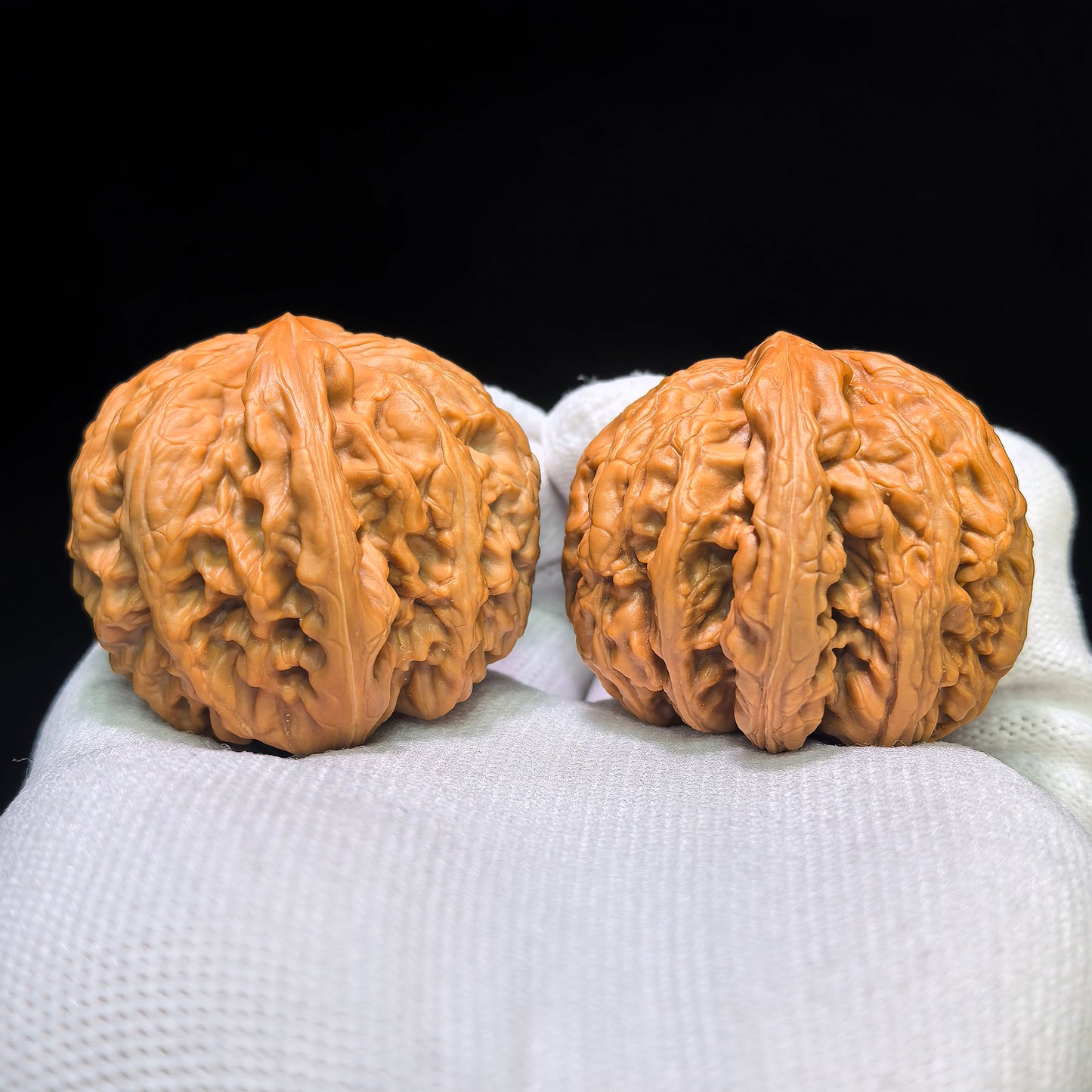 "Red Koi" Hongjinli Wenwan Walnuts Pair | 40.0mm x 42.0mm | HJL-1551C