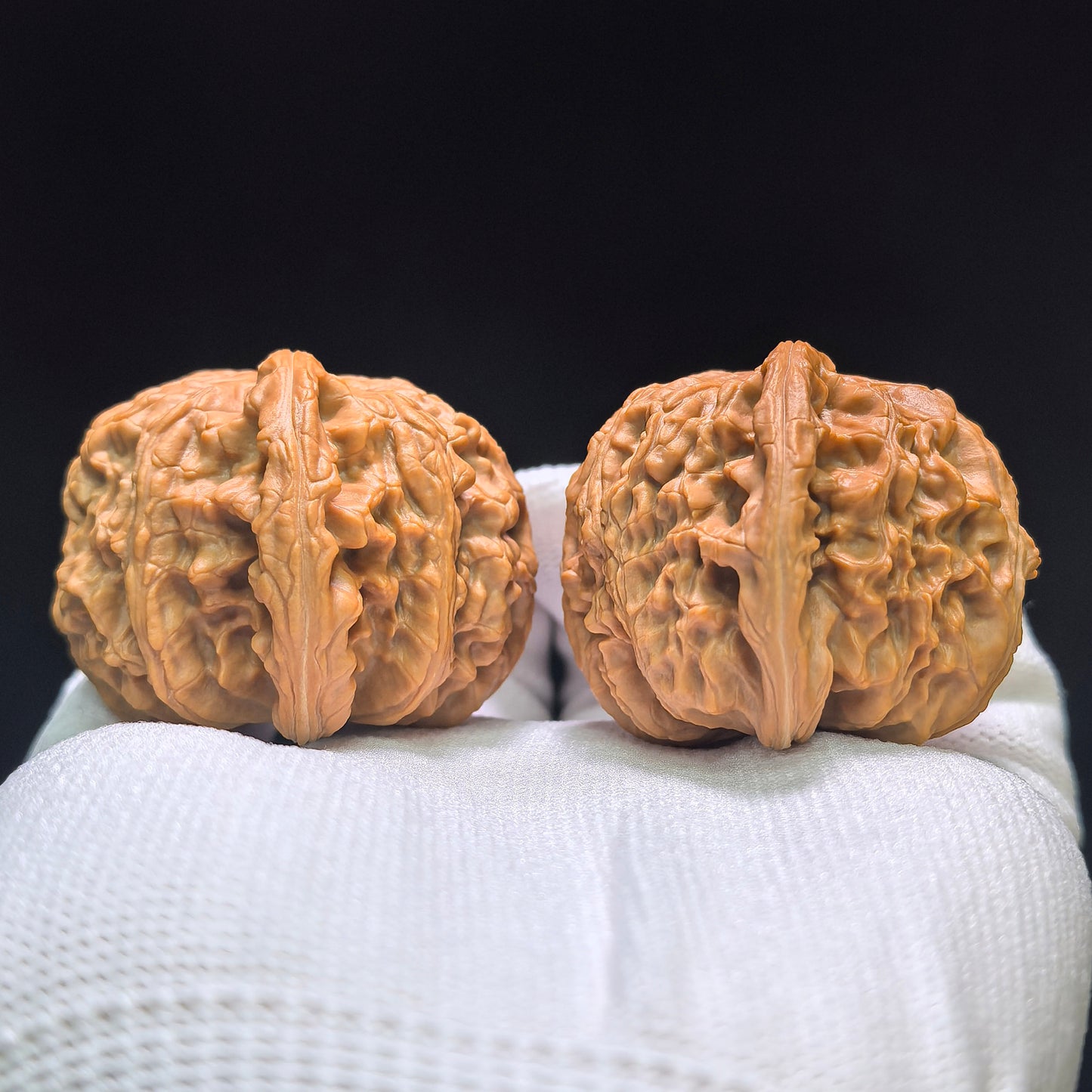 "White Lion Head" Bai Shishi Wenwan Walnuts Pair | 45.0mm x 43.0mm | BSJ-1552C