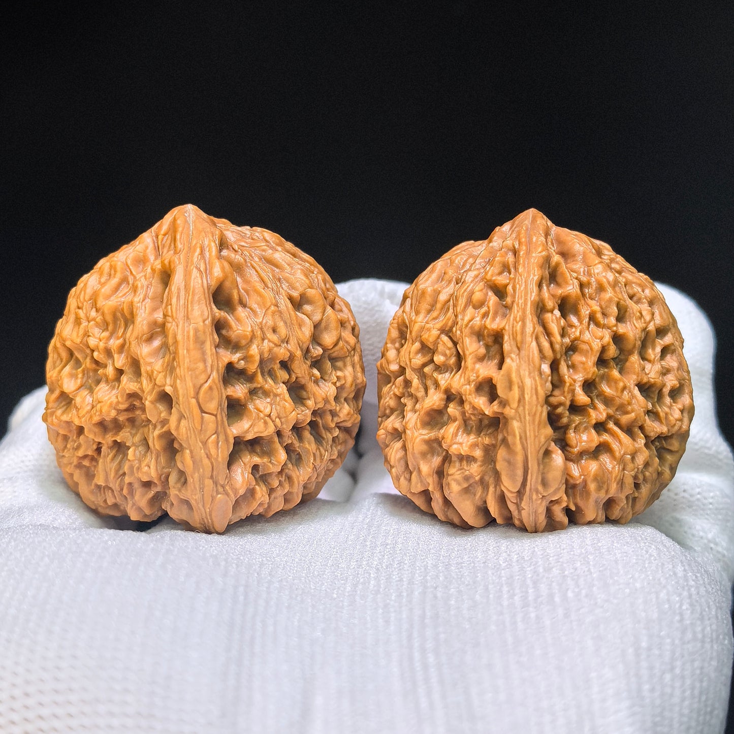 "Triangle Concave Base" Sanjiao Aodi Nanjiangshi Wenwan Walnuts Pair | 41.0mm x 39.0mm | NJS-1514C