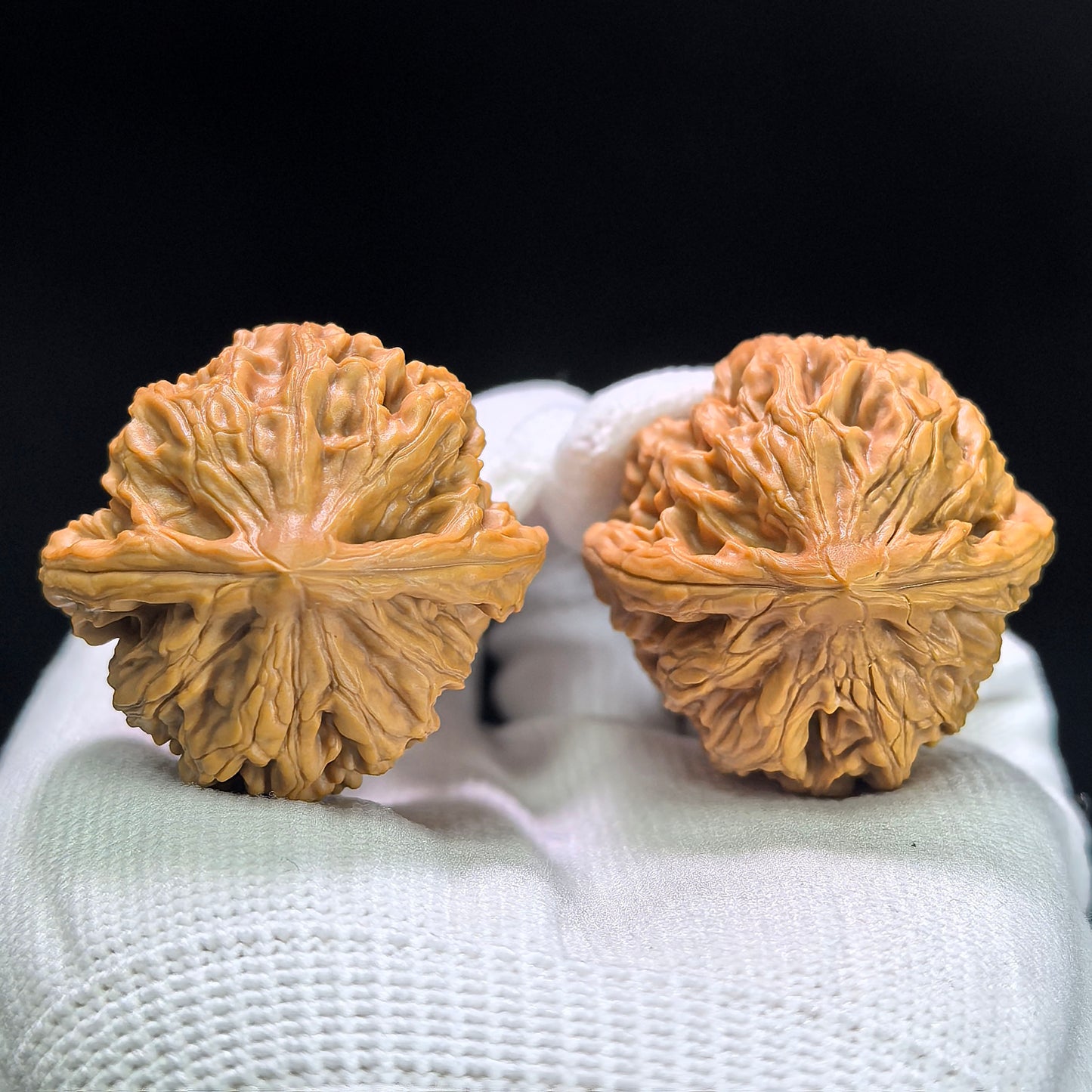 "Beijing Chicken Heart" Beijing Jixin Wenwan Walnuts Pair | 37.0mm x 35.0mm | BJJX-1401