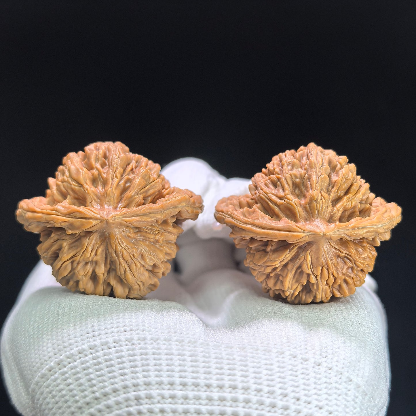 "Four-Tower Pavilion Lionhead" Sizouloutou SZL-1408 Low-Profile Wenwan Walnuts Pair | 40.0mm x 34.0mm | SZL-1408