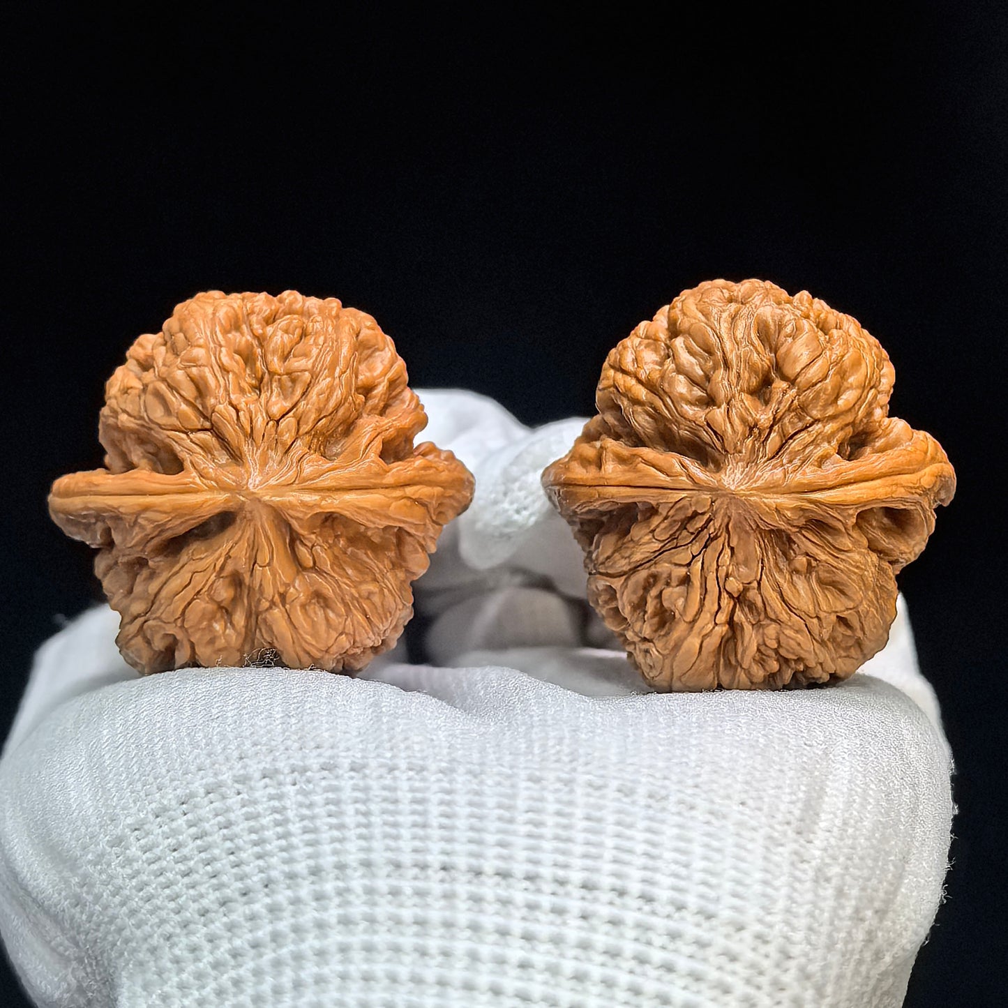 "North China General Shoulder" Huabei Jiangjun Bang Wenwan Walnuts (Pair) | 39.0mm x 40.0mm | Stock ID: HBJJB-1502C