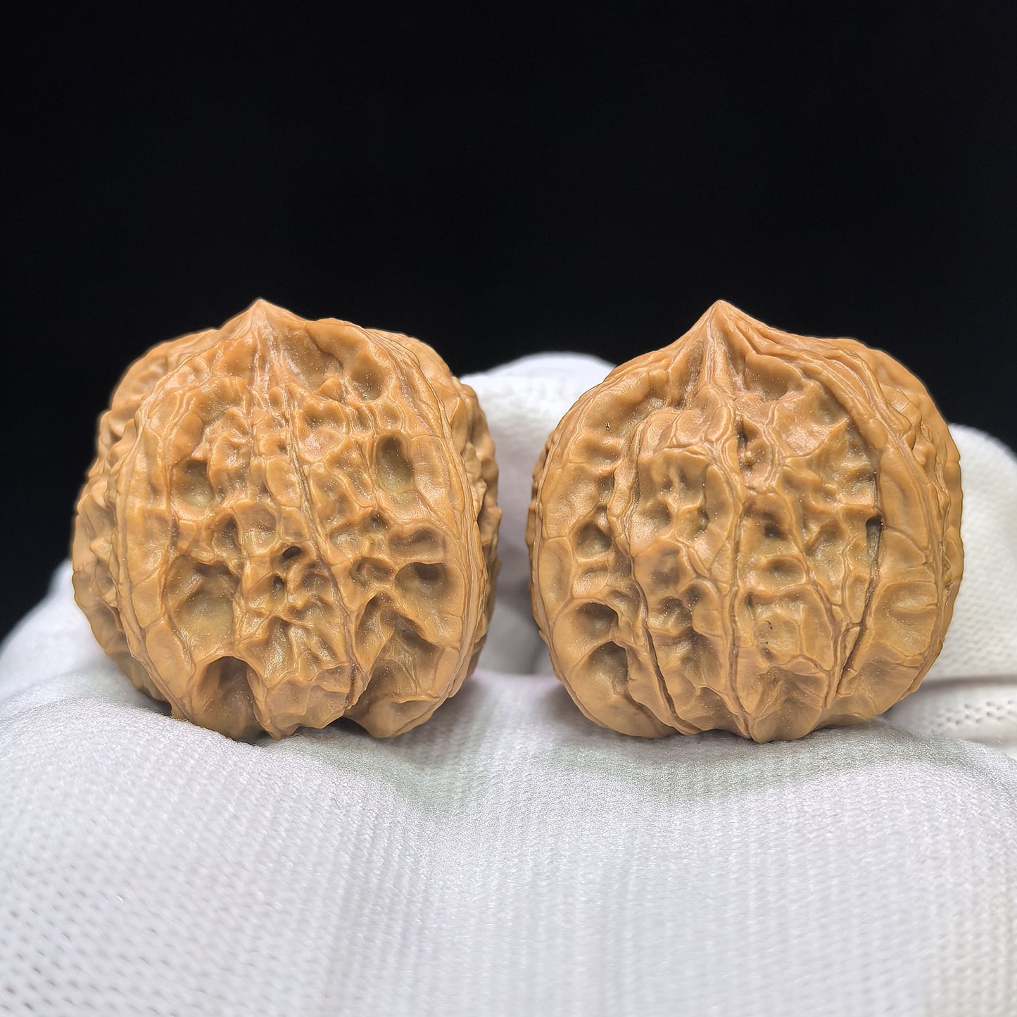 "Imperial Jade Seal X-Men" Yuxi Sileng X-Zhanjing Four-Ribbed Wenwan Walnuts Pair | 36.0mm x 38.0mm | YSFN-C2210E