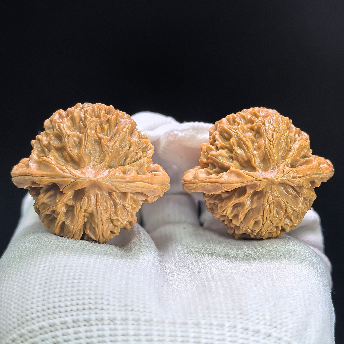 "Palace Lantern" Gongdeng Wenwan Walnuts Pair | 40.0mm x 35.0mm | GD-1405