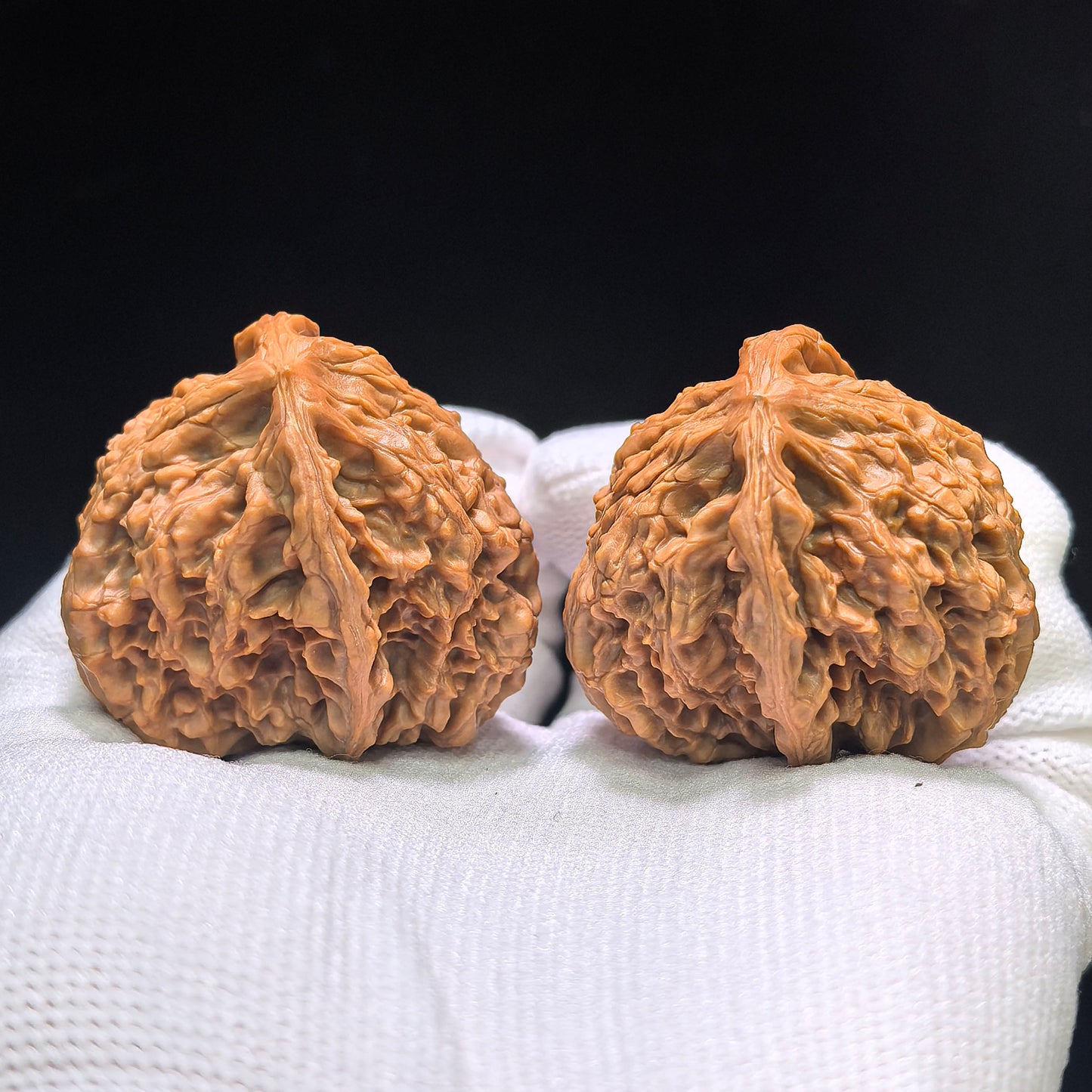 "Golden Kylin Hawk Beak Vulture" Jinqilin Yingzui Zuoshandiao Wenwan Walnuts Pair | 36.0mm x 39.0mm | JQLYZZSD-CG218E