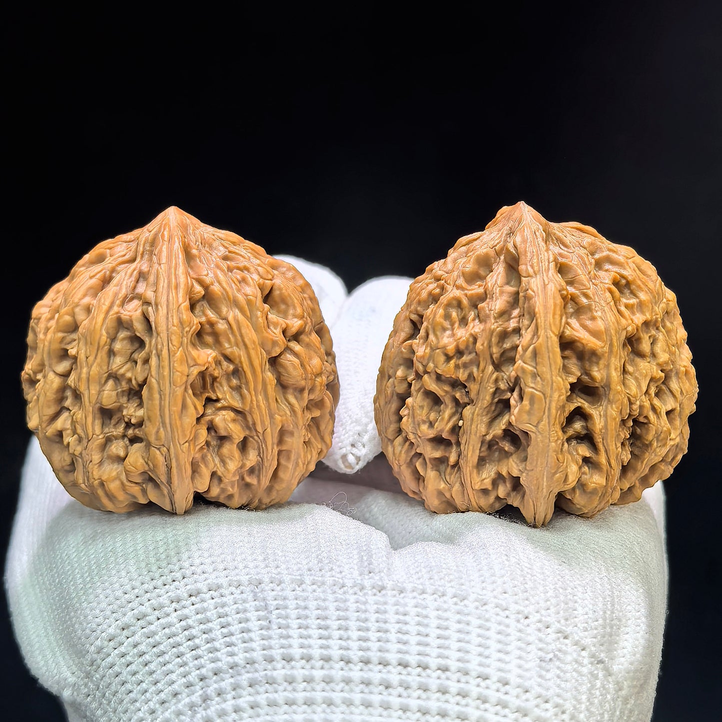 "Red Ruby / Red Gem" Hongbaoshi HBS-1601 Low-Profile Wenwan Walnuts Pair | 38.0mm x 39.0mm | HBS-1601