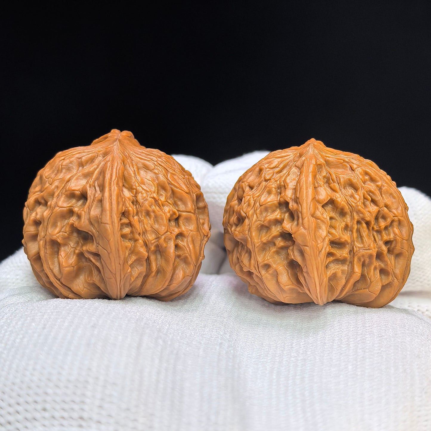 "Millstone Vulture" Mopan Zuoshandiao Special Mutation Wenwan Walnuts Pair | 36.0mm x 36.0mm | MPZSD-C233E