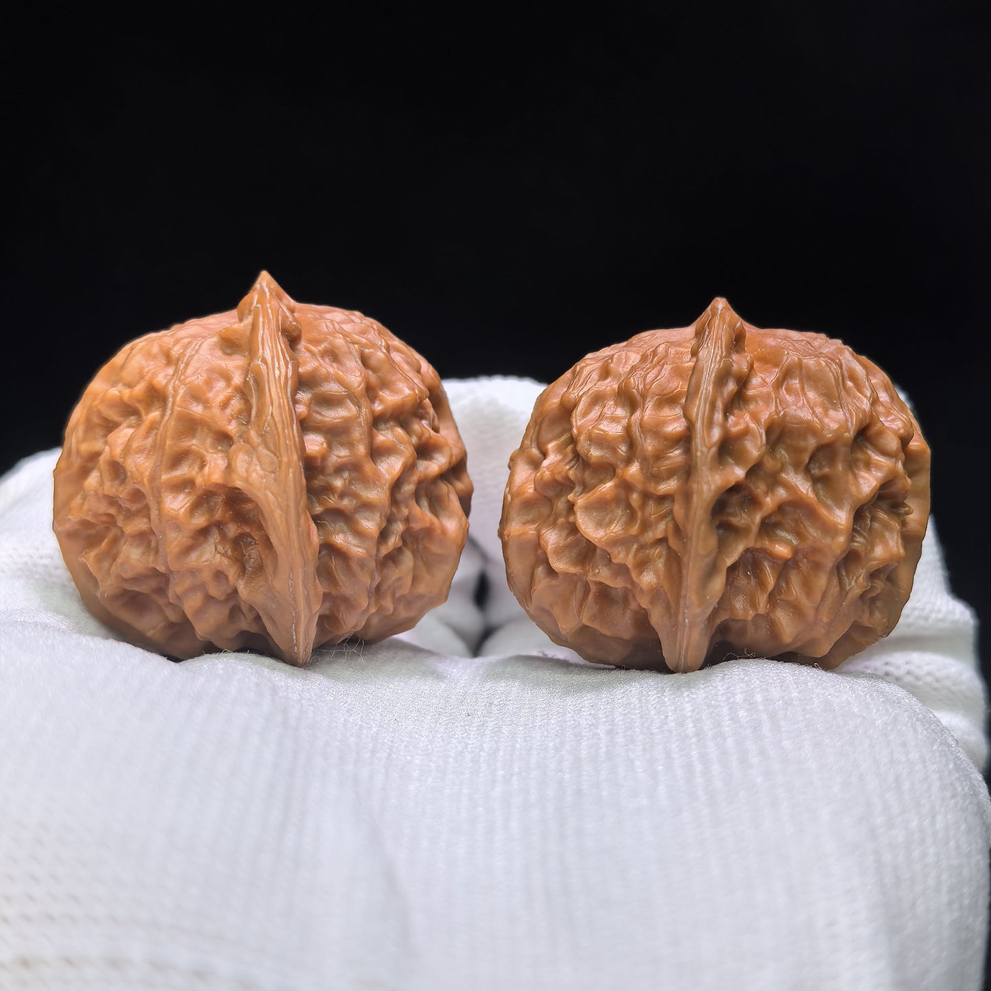 "Porcelain Doll" Ciwawa Wenwan Walnuts Pair | 37.0mm x 37.