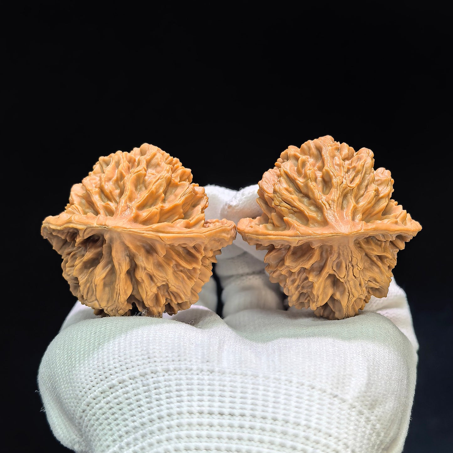 "Imperial Crown" Diwang DW-1601 Wenwan Walnuts Pair | 47.0mm x 46.0mm | DW-1601