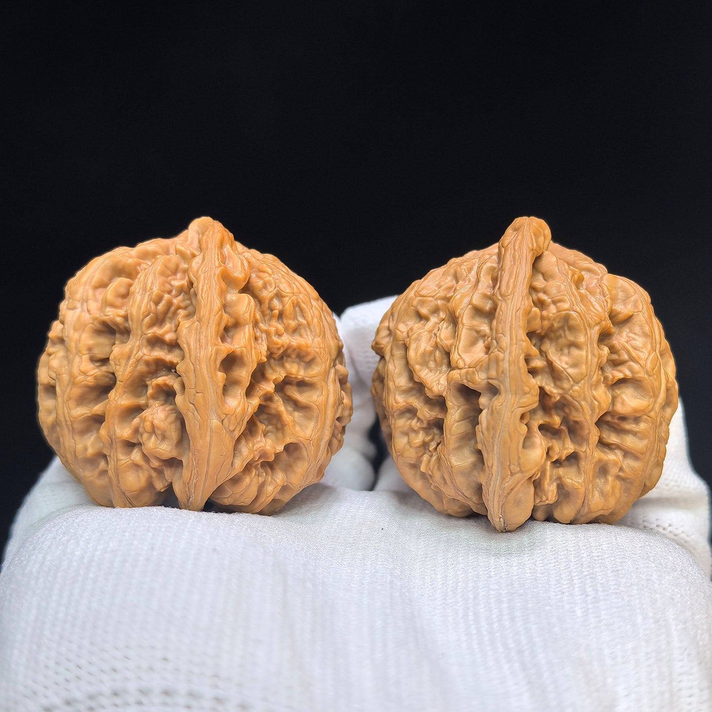 "Large Thick Ridge Vulture" Dacujin Zuoshandiao Wenwan Walnuts Pair | 43.0mm x 43.0mm | CJZSD-C232E
