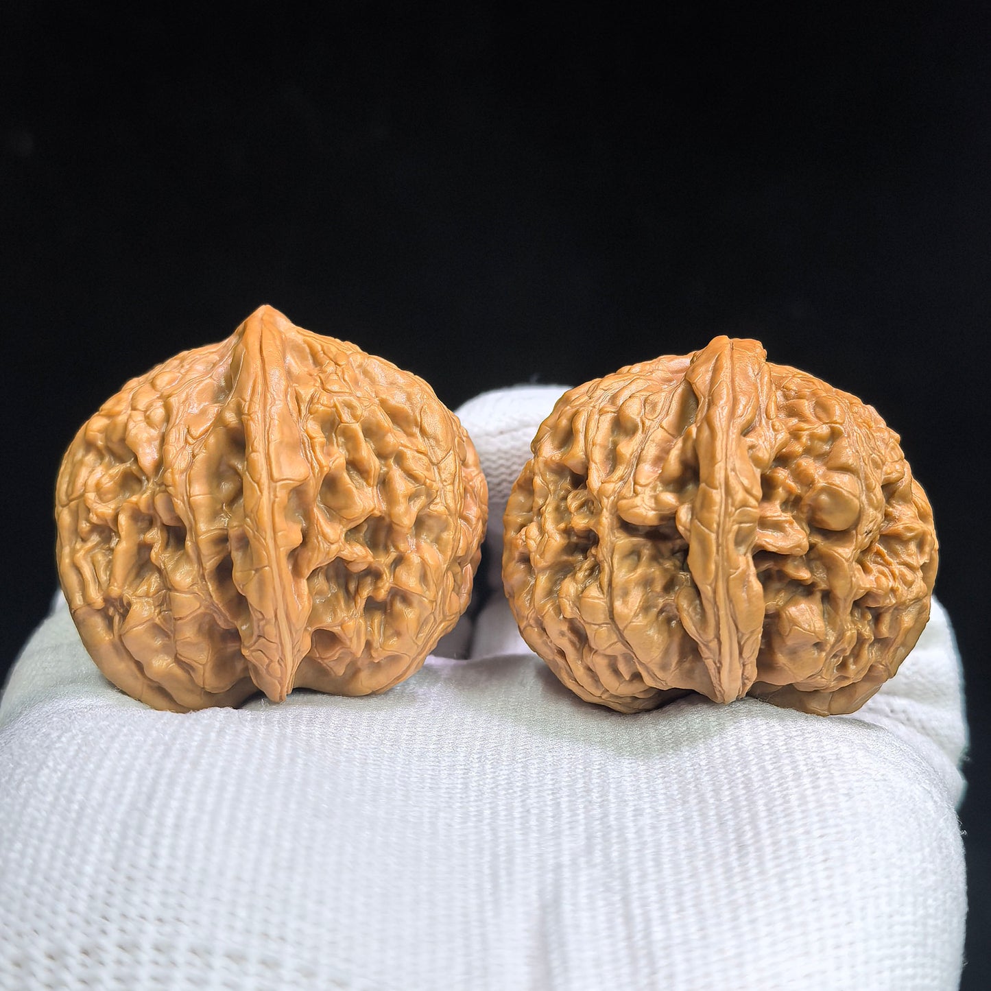 "Red Koi" Hongjinli HJL-17B1C Low-Profile Wenwan Walnuts Pair | 39.0mm x 42.0mm | HJL-17B1C