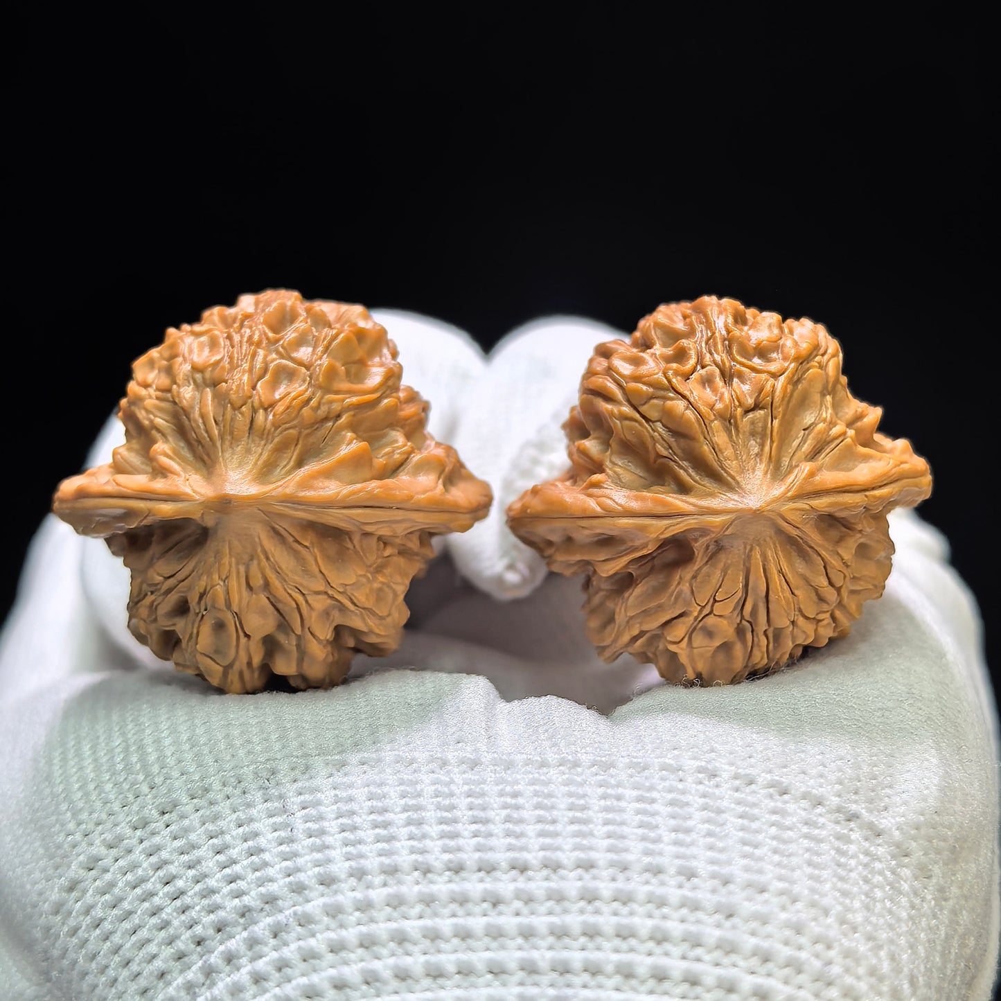 "Mini Nuwa Stone" Xiuzhen Nüwashi XZNWS-1601 Low-Profile Pocket Wenwan Walnuts Pair | 32.0mm x 31.0mm | XZNWS-1601
