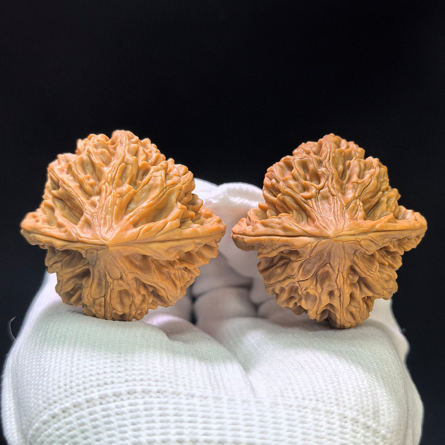 "Beijing Rooster Heart" Beijing Jixin Wenwan Walnuts (Pair) | 42.0mm x 42.0mm | Stock ID: BJJX-1105