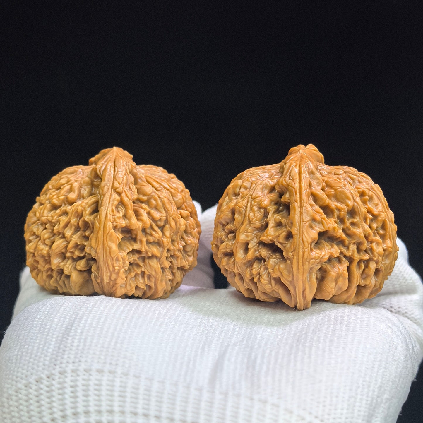 "Concave Base Peach Heart Nanjiangshi" Aodi Taoxin Nanjiangshi BDTXNJS-17B8C Low-Profile Wenwan Walnuts Pair | 46.0mm x 43.0mm | BDTXNJS-17B8C