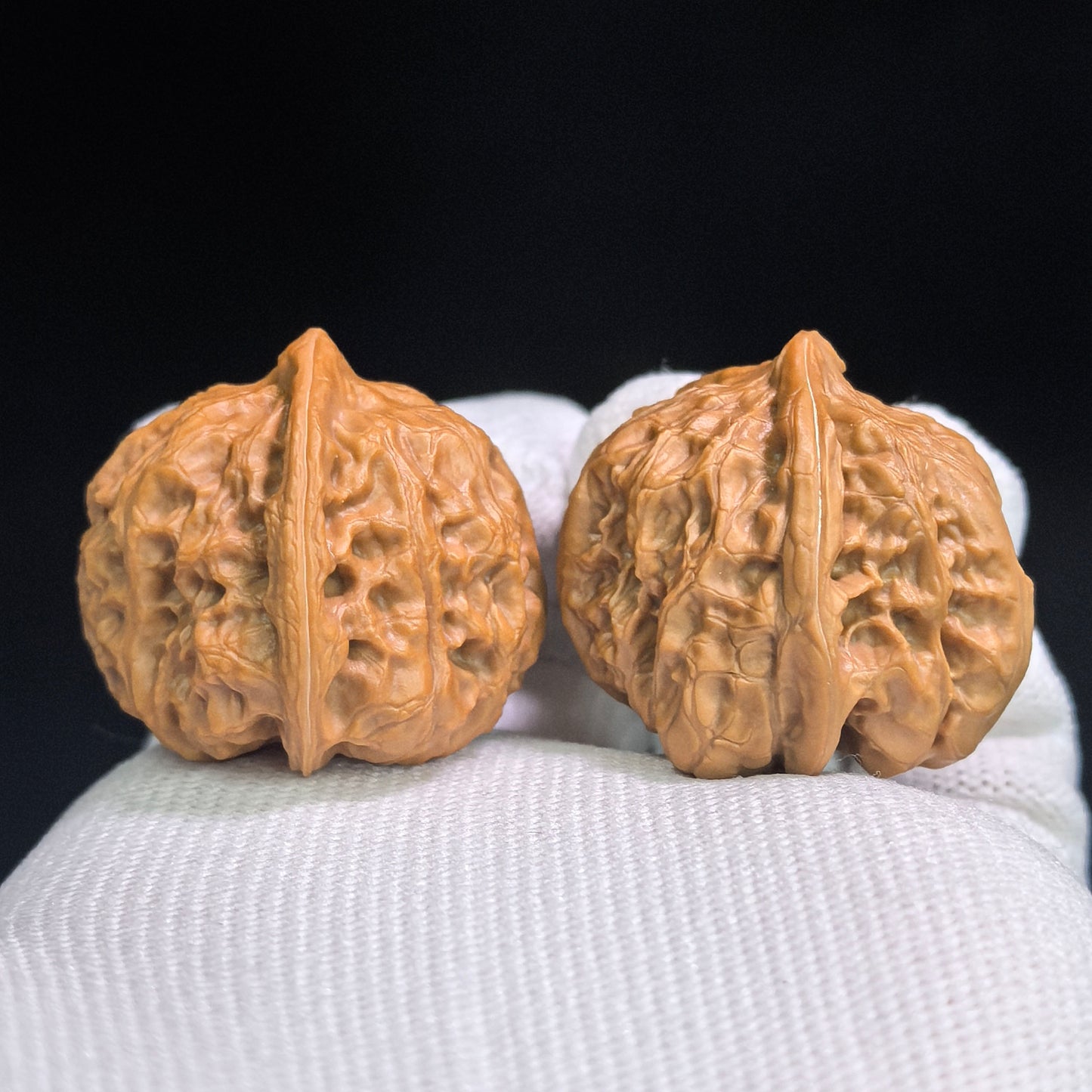 "Taihang Sycee Ingot" Taihang Yuanbao THYB-SY1G6 Hand-Spin Pocket Wenwan Walnuts Pair | 30.0mm x 33.0mm | THYB-SY1G6