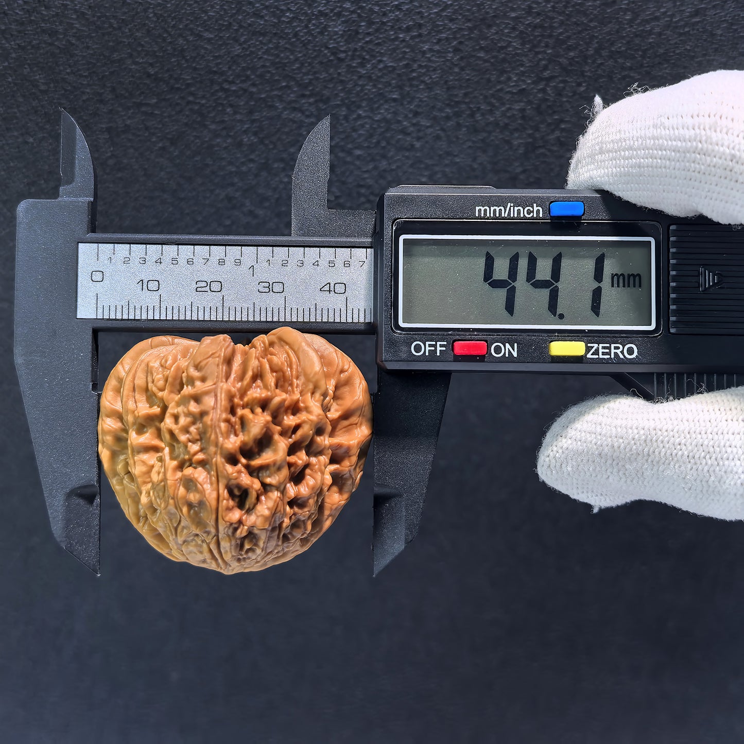 The "Blizzard" (Bao Xue) Pair | Boutique Grade | 44.0mm x 42.0mm | BX-401C