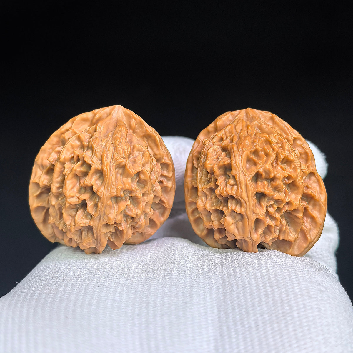 Miniature Butterfly-Form Apple Garden Wenwan Walnut Pair — 34.0mm x 33.0mm | XZHD-C1C5E