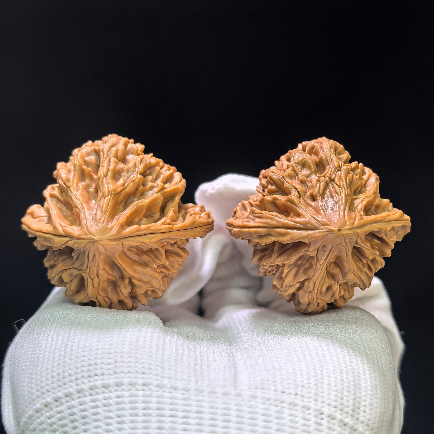 "Beijing Rooster Heart" Beijing Jixin Wenwan Walnuts (Pair) | 41.0mm x 40.0mm | Stock ID: BJJX-1104
