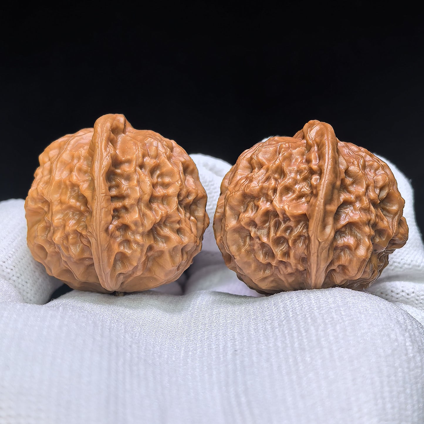 "Porcelain Doll" Ciwawa Wenwan Walnuts Pair | 37.0mm x 35.0mm | CWW-1504C