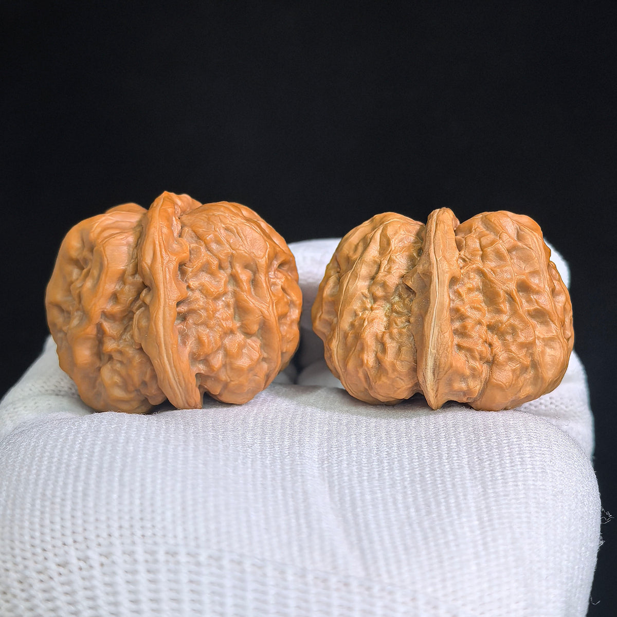Compact Broad-Shouldered Hamatou Wenwan Walnut Pair | 39.0mm x 40.0mm | HMT-SY1G8