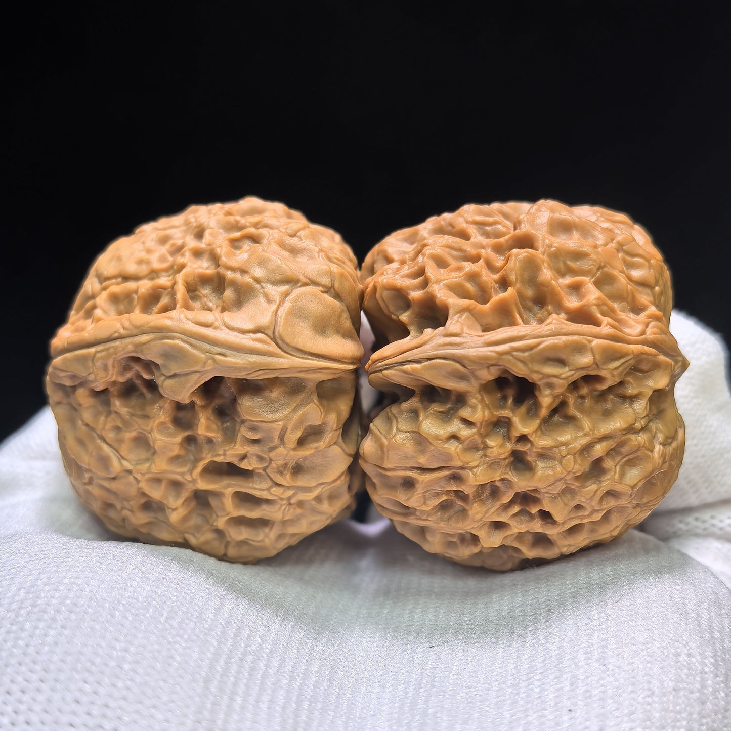 "Triangle Grand Reunion" Sanjiao Da Tuan Yuan Wenwan Walnuts (Pair) | 45.0mm x 42.0mm | Stock ID: TY-1503C