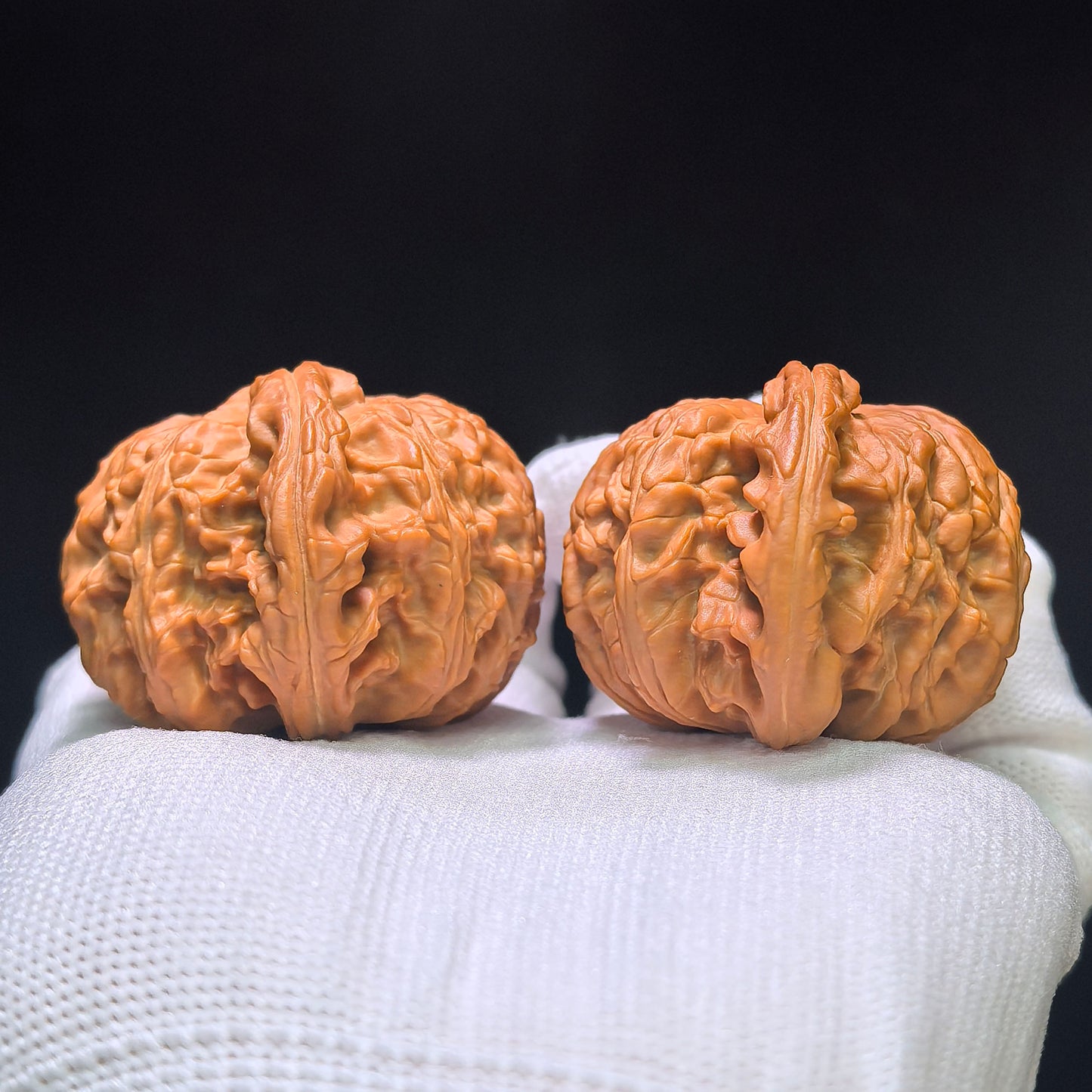"White Lion Head" Bai Shishi Wenwan Walnuts Pair | 49.0mm x 44.0mm | BSJ-1551C