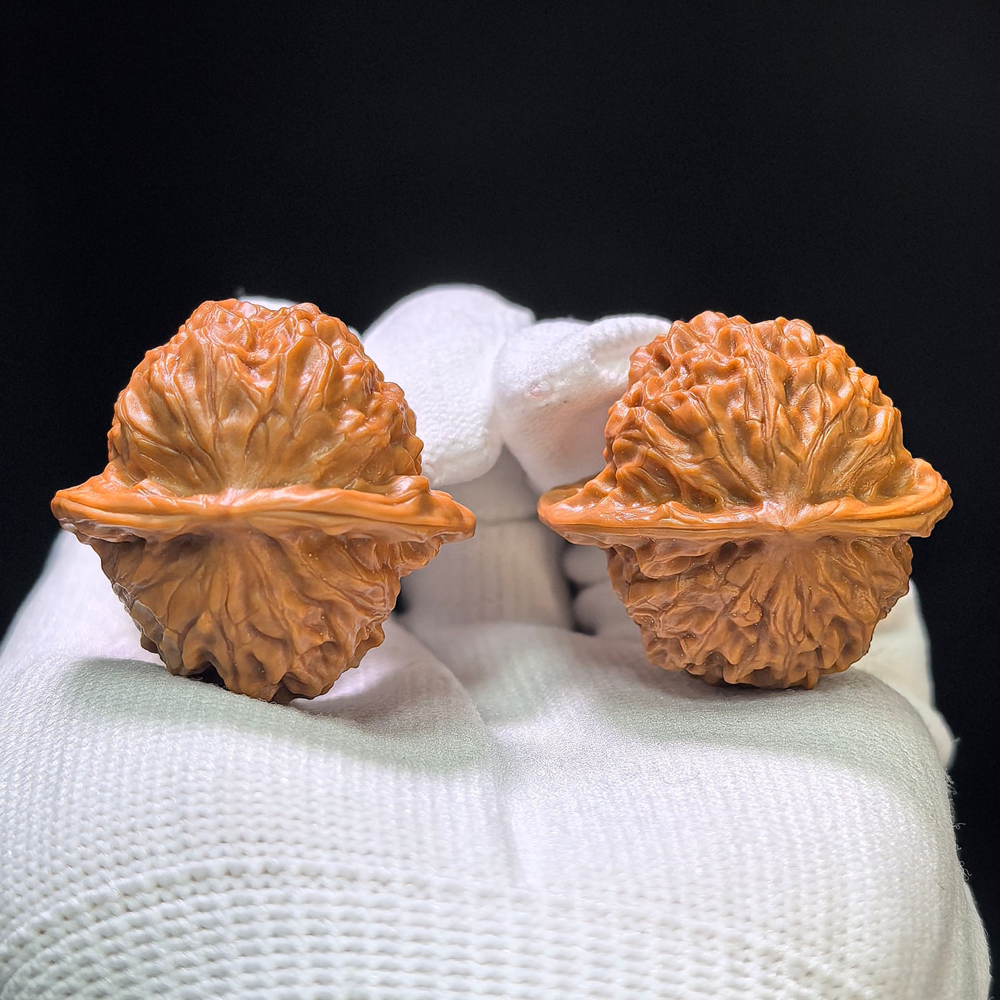 "Chengde Official Seal x Porcelain Doll" Guanyin Ciwawa Wenwan Walnuts Pair | 34.0mm x 33.0mm | CWW-1102