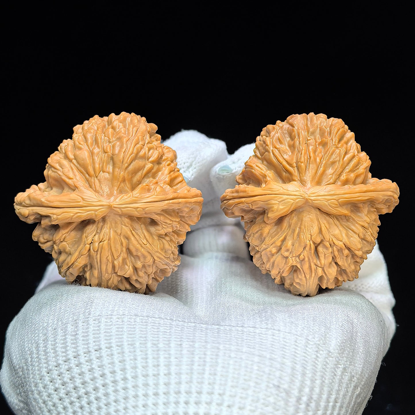 "Spherical White Lionhead" Qiuxing Baishizi QXBSJ-1506C Low-Profile Wenwan Walnuts Pair | 44.0mm x 44.0mm | QXBSJ-1506C