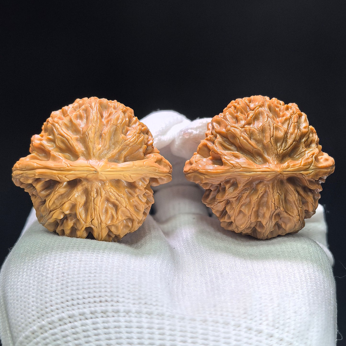 "Palace Lantern" Gongdeng Wenwan Walnuts Pair | 41.0mm x 38.0mm | GD-1404