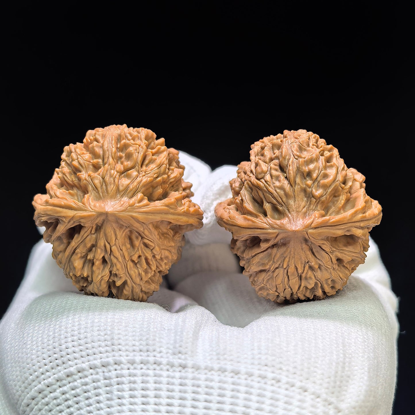 "Caterpillar Texture" Maomaochong MMC-1601 Low-Profile Wenwan Walnuts Pair | 34.0mm x 36.0mm | MMC-1601