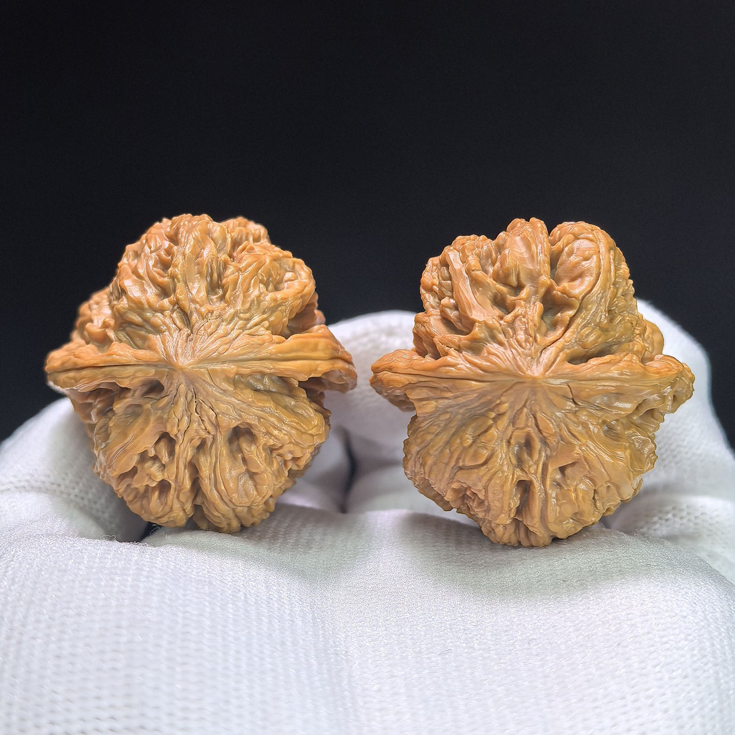 "North China General Shoulder" Huabei Jiangjunbang Wenwan Walnuts Pair | 37.0mm x 37.0mm | HBJJB-1103