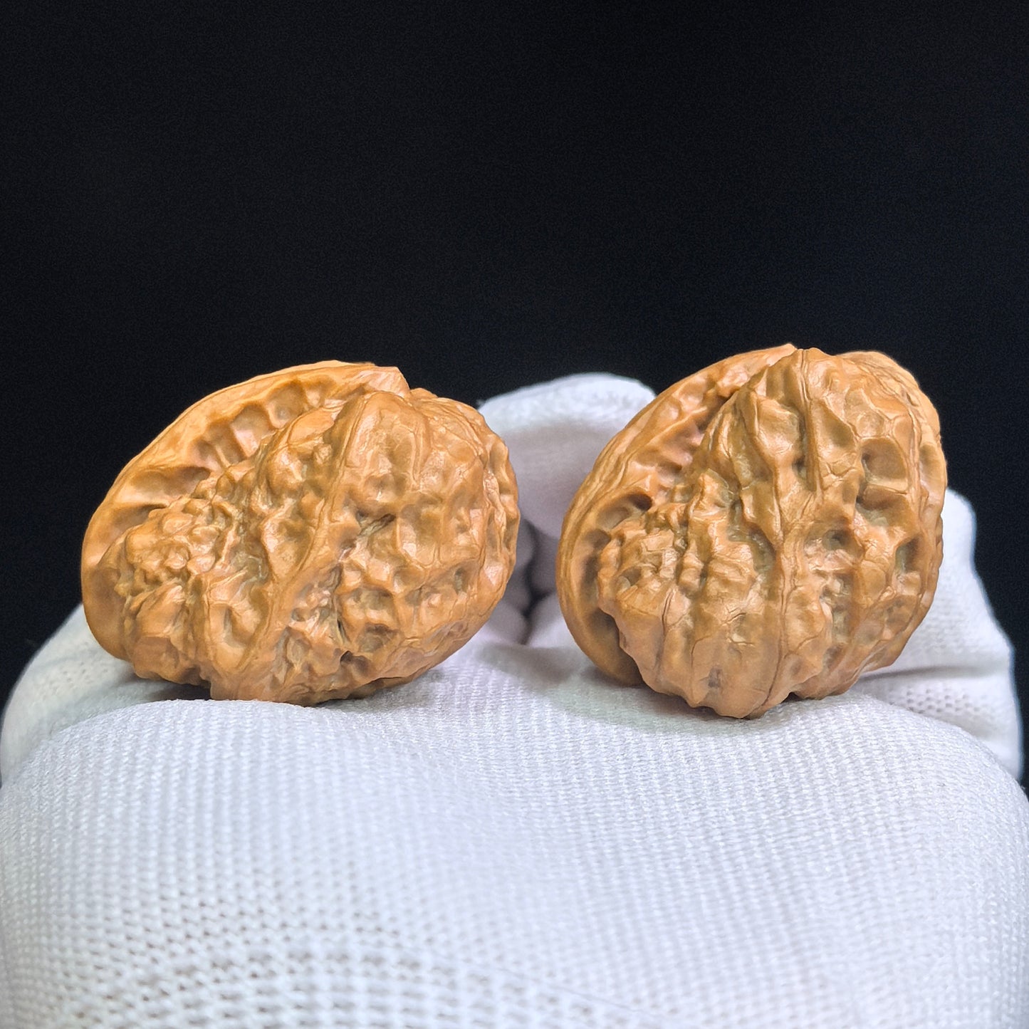 "Squatting Toad Smooth Sailing" (Wa Yifan / Hama Dun) Scholar Walnuts Pair | 33.0mm x 36.0mm | Deep-Belly Pocket Stance | Collector Grade E | Stock ID: WFN-SY1B5