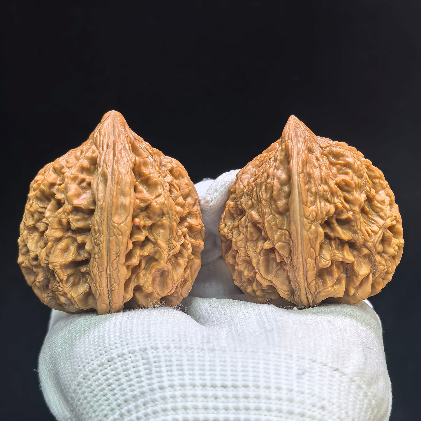 "Dagu Stone" Dagu Shi DGS-1601 Tall-Profile Wenwan Walnuts Pair | 39.0mm x 45.0mm | DGS-1601