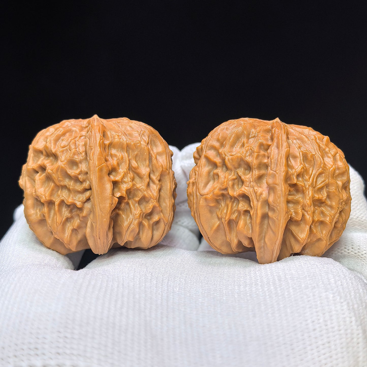 "White Lion Half-Wall" Baishizi Banbi Wenwan Walnuts Pair | 40.0mm x 41.0mm | BSJBB-C236E