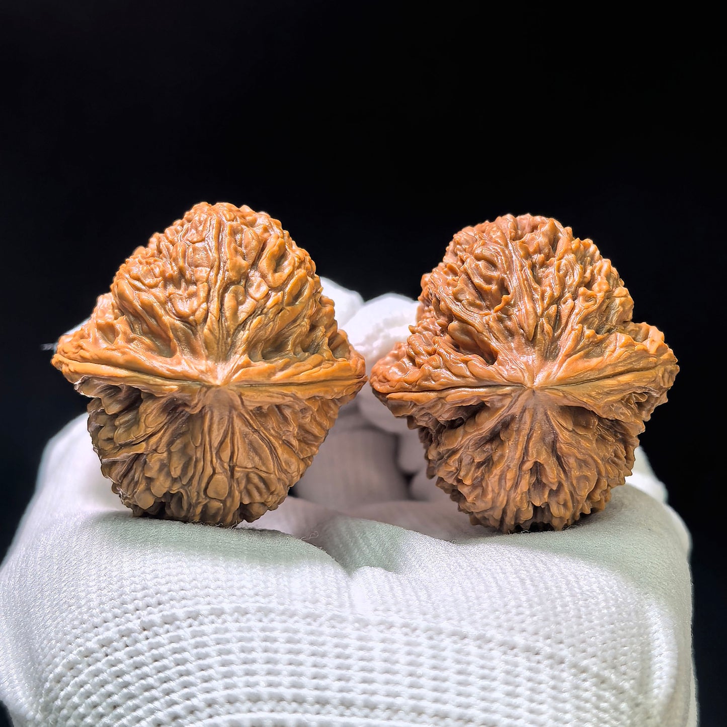"Nanjiangshi Lionhead" Nanjiangshi NJS-1109 Low-Profile Wenwan Walnuts Pair | 36.0mm x 38.0mm | NJS-1109