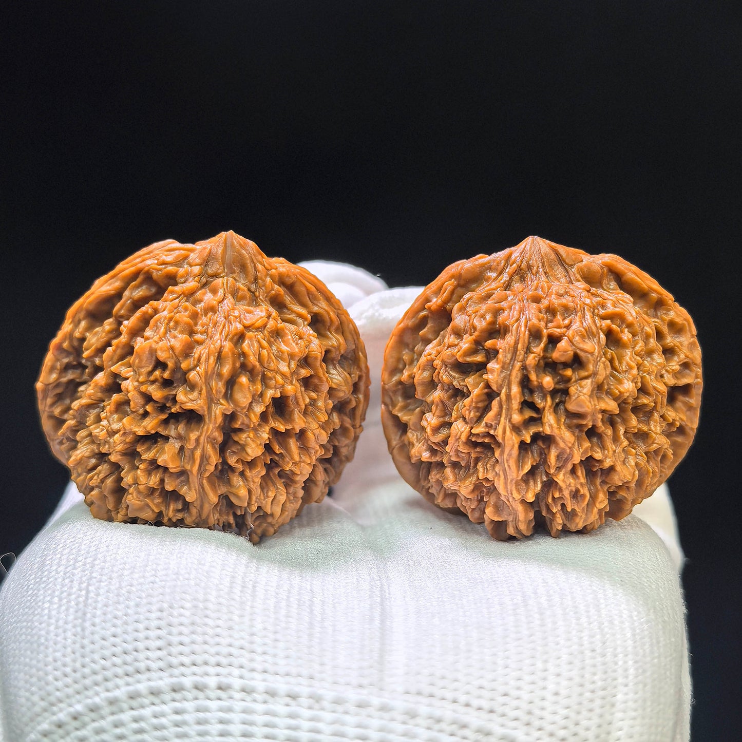 "Concave Base Starry Sky" Aodi Mantianxing Wenwan Walnuts (Pair) | 42.0mm x 41.0mm | Stock ID: ADMTX-1108