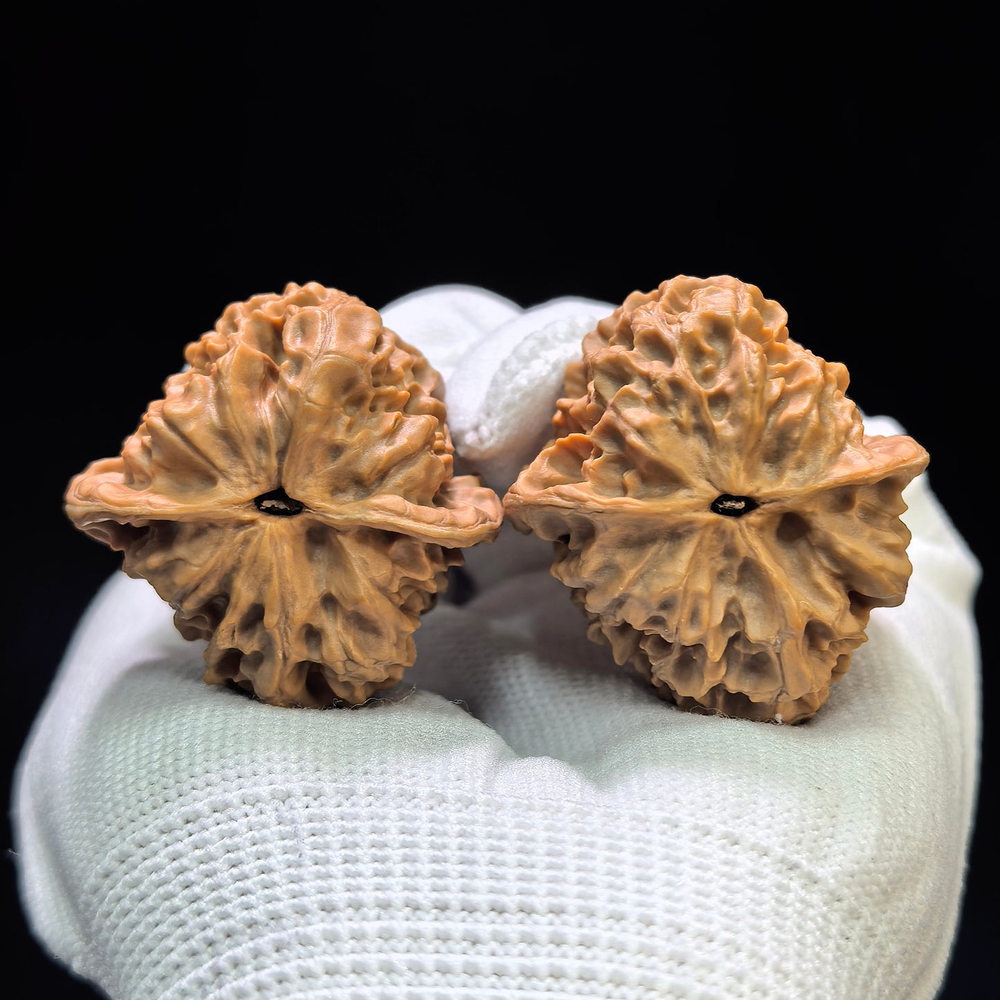 "White Snake Valley" Baishegu BSG-1601 Low-Profile Wenwan Walnuts Pair | 36.0mm x 39.0mm | BSG-1601